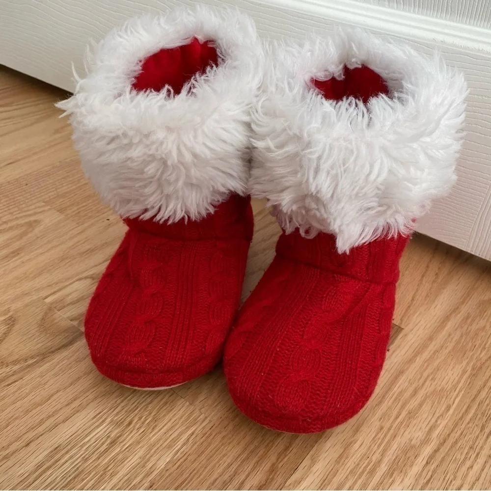 American Girls Red Knit Christmas Slippers Medium 3.5-5 Kids Youth White